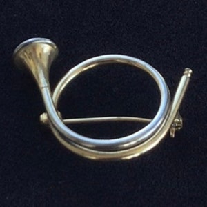 Gold tone French Horn Pin, Brooch, Vintage (C3)