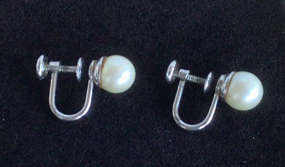 VAN DELL White 8mm Faux Pearl Screw back Earrings… - image 4