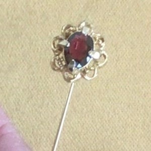 Purple Amethyst Rhinestone Stick Pin, Gold tone, Vintage (K15)