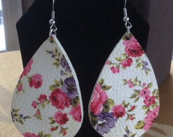 PIERCED EARRINGS Pink, Purple Floral Teardrop Faux Leather Pierced Earrings, Vintage (AK5)