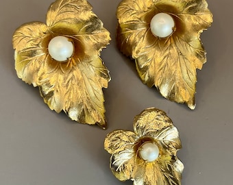 Faux Pearl, Gold tone Leaf Clip Earrings, Brooch Set, Vintage (M13)