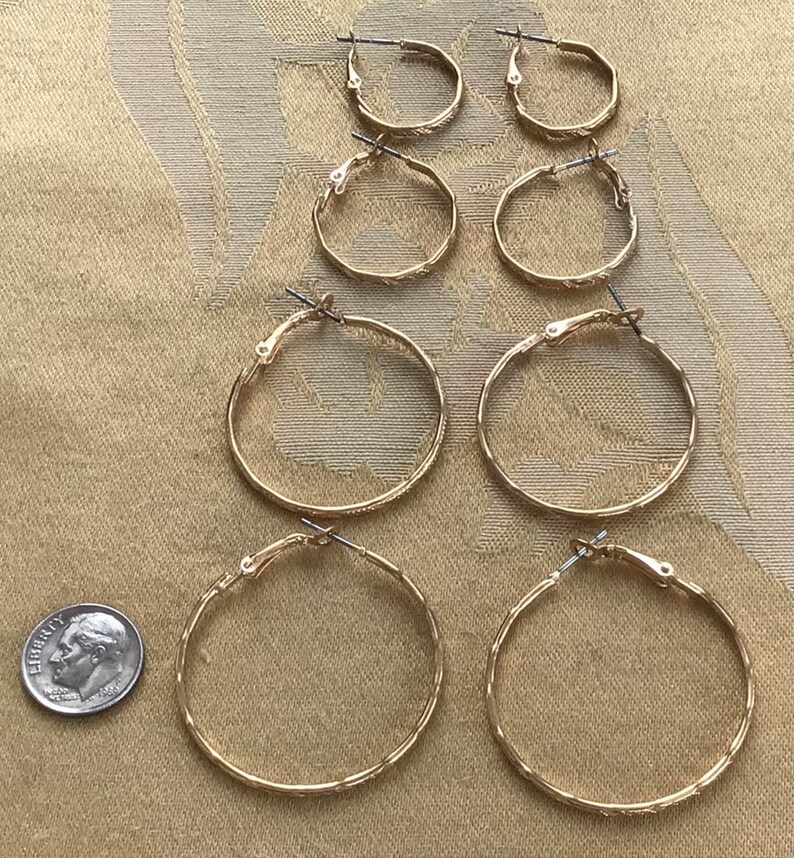 Gold tone Diamond Cut Lever Back Pierced Earrings AL14TB Small to Large Vintage