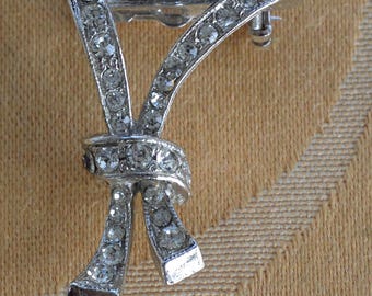 Delicate Vintage Rhinestone Ribbon Brooch, Art Deco-style, Silver tone (D11)