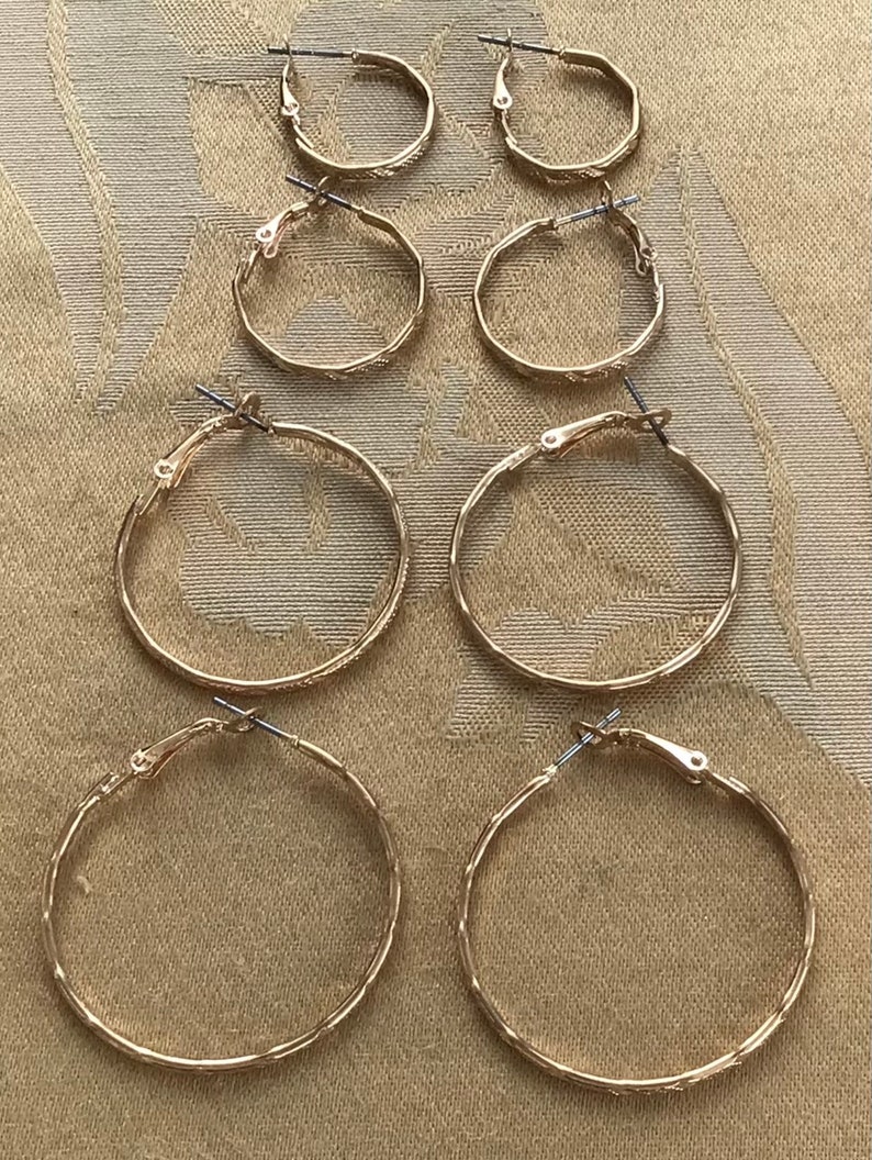 Gold tone Diamond Cut Lever Back Pierced Earrings AL14TB Small to Large Vintage