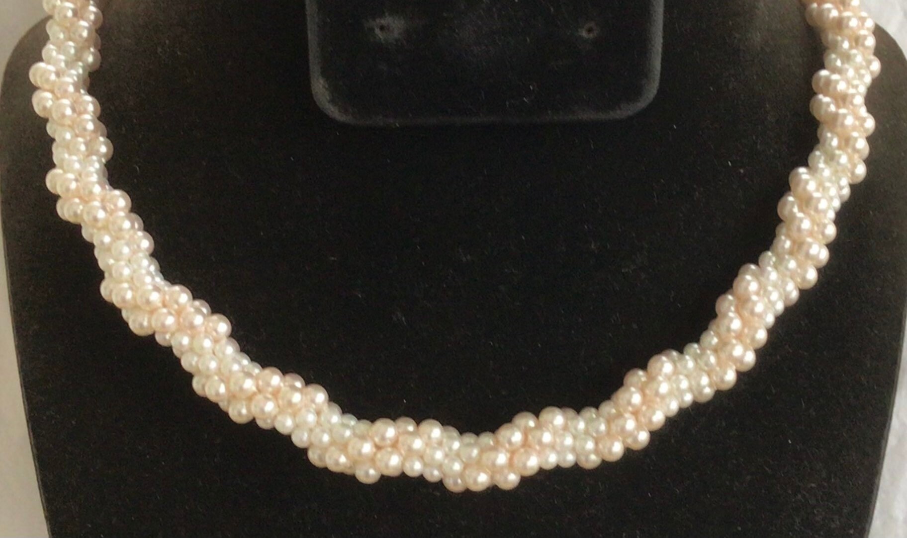 Collier Torsadé De Perles Nacrées Orange, Blanc, Rose - Bijou Vintage - Occasion En Parfait état