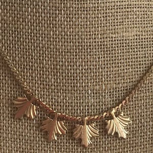 Gold tone Leaf Necklace, 16”, Vintage, Autumn, Nature (K5)