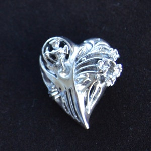 Pretty Vintage Cupid, Silver tone Heart, Floral Brooch, Valentines Day (C6)