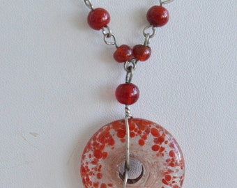 Hübsche Vintage rot Glas Anhänger Halskette, Silber-Ton, 16"