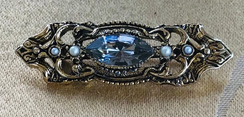 Z7 Gold tone Vintage Seed Pearl Bar Pin Gray Rhinestone