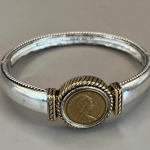 NAPIER  Silver tone Coin Clamper Bracelet, Vintage (U14)