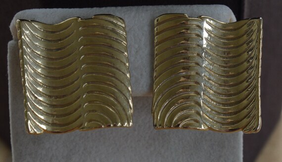 Gold tone Ribbed Rectangular Clip/Screwback Earri… - image 1