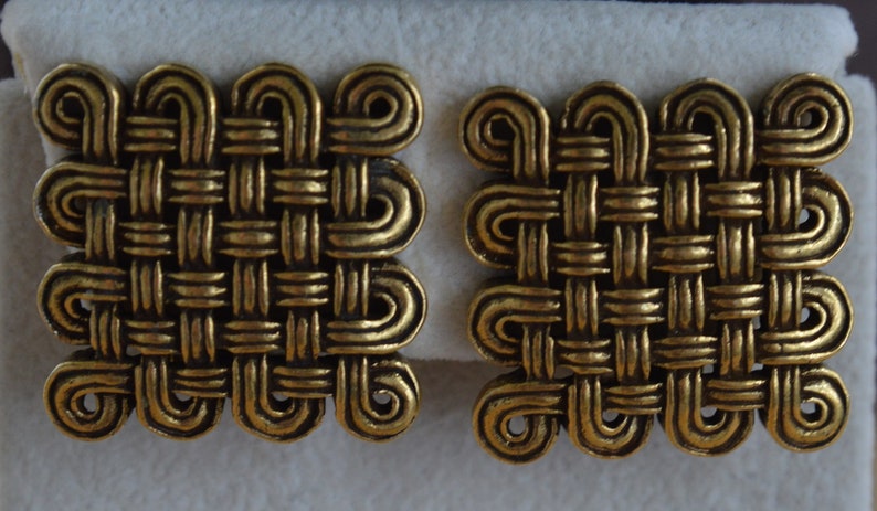 MMA Brass tone Woven Square Clip Earrings Vintage 1993 AJ7 Large