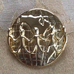 Gold tone Children, World Brooch, Pin, Vintage (AD5)