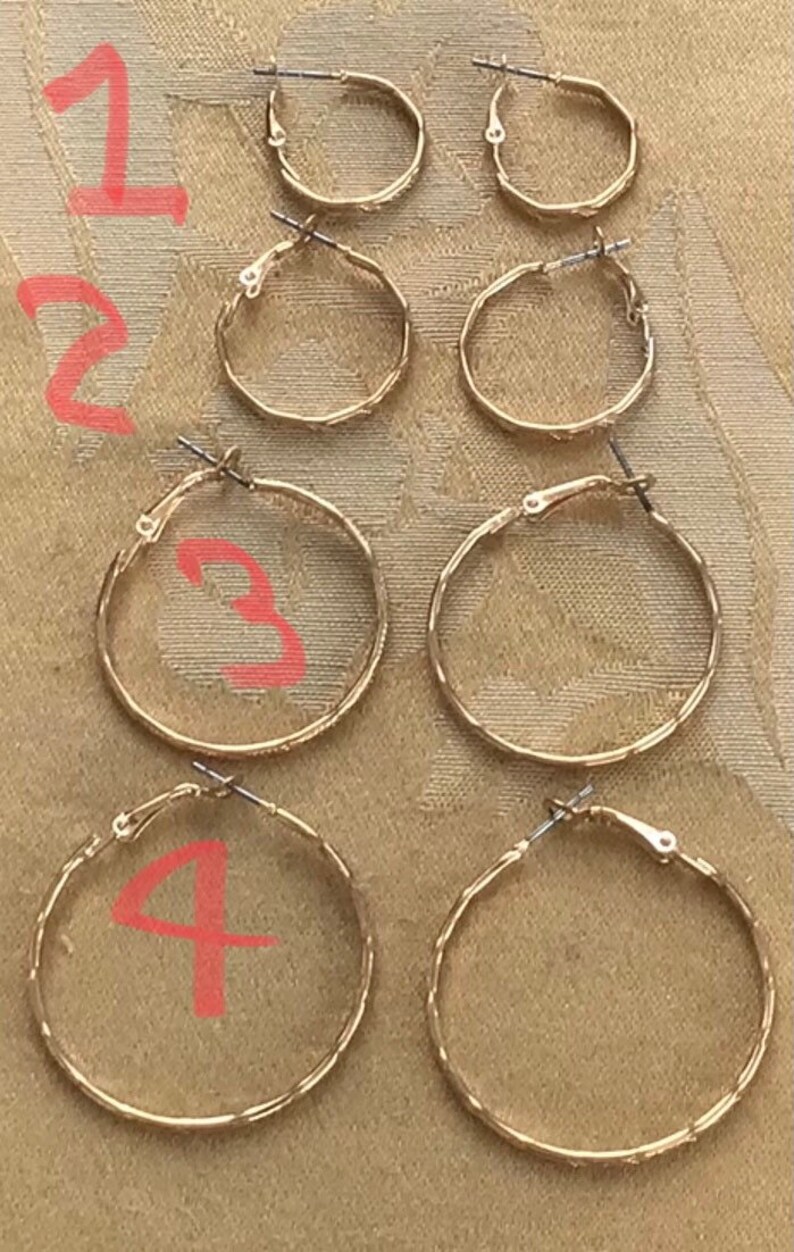 Gold tone Diamond Cut Lever Back Pierced Earrings AL14TB Small to Large Vintage
