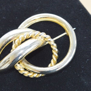 Vintage Gold tone Knot Brooch, Pin, Vintage (Q13)