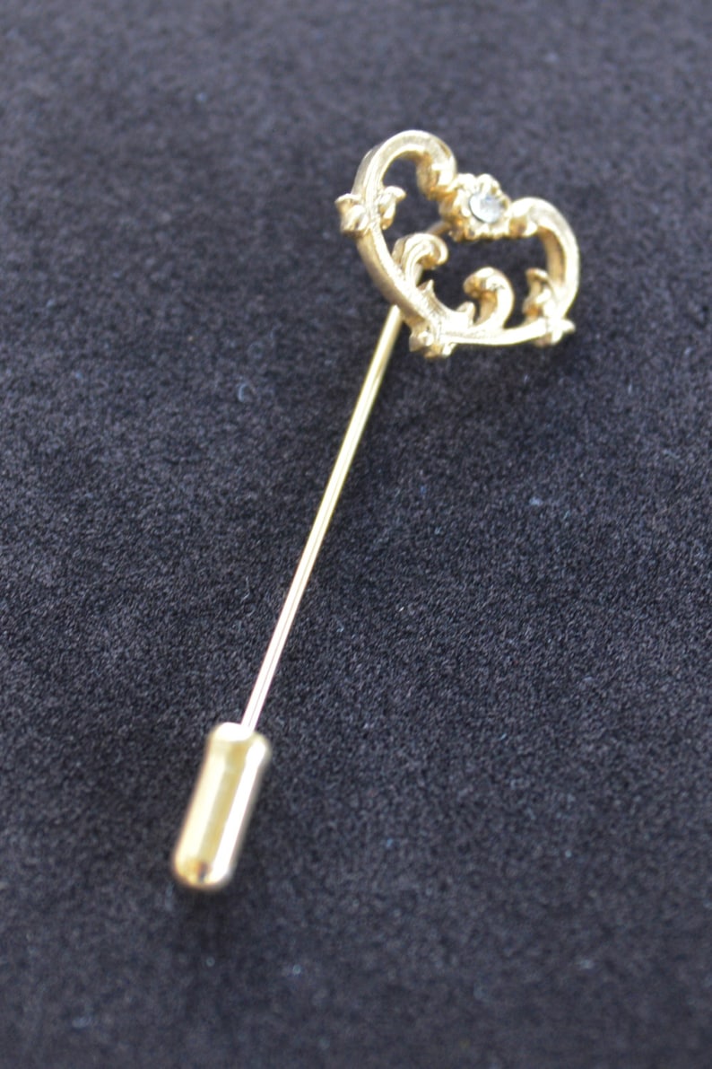 Lovely Vintage Victorian Heart Stick Pin Rhinestone Gold tone Lapel Pin Z1