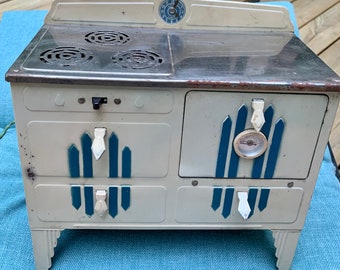 VINTAGE 1930’s Kingston Little Lady Toy Stove/Oven