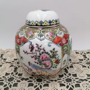 Vintage 4,8&quot; rose familie vase/rare chinese vase/ rose vase with lid/unique familie rose asian  chinese vase/ oriental vase collection