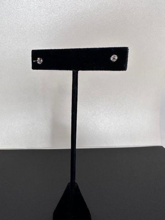 Sterling Silver Green gemstone stud earrings - image 5