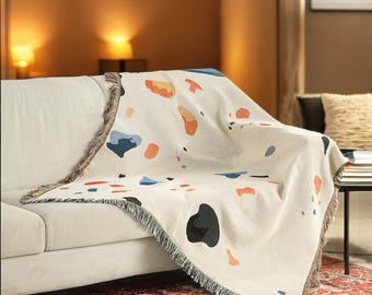 Manta tejida con formas abstractas: diseño minimalista moderno