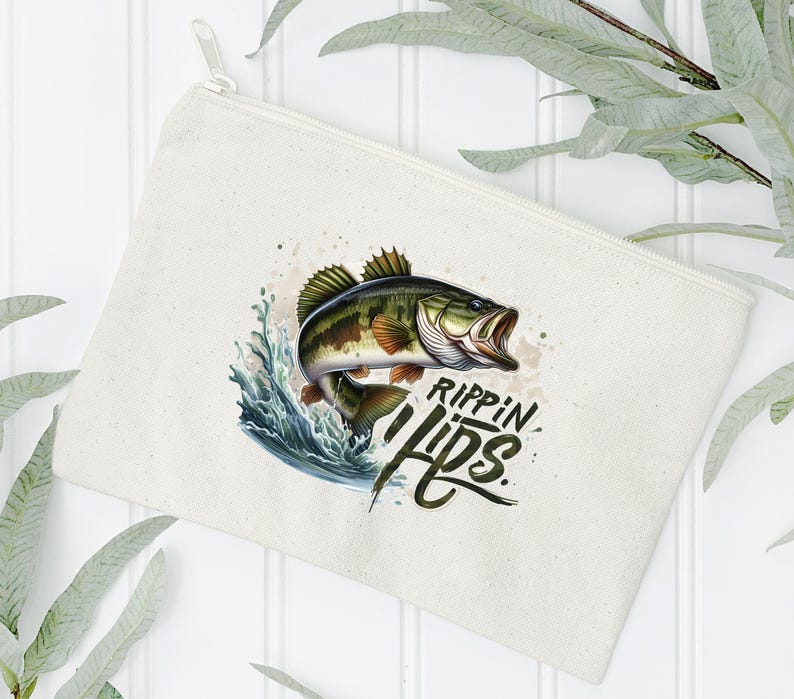 Może przedstawiać: Biała pł&oacute;cienna kosmetyczka z zamkiem błyskawicznym z ilustracją zielonego, brązowego i pomarańczowego okonia i tekstem "Rippin' Lips".