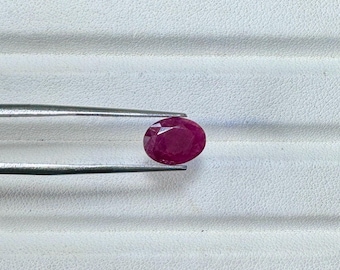 Natürlicher Rubin Oval facettiert 1 Stück Loser Stein 7.5x10.2x3.3 MM Größe gute Farbe Chanthaburi Thailand Rubin 2.65Carats Ruby Zertifizierter Edelstein Stein