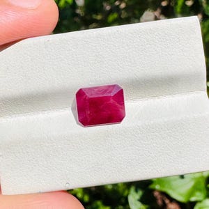 Natural Ruby Emerald cut shape  gem stone good for jewelry piece Loose stone glass fling stone size good color Ruby 4.4Carats 10x8MM 1 piece