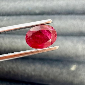 NO Heat Natural Ruby 100% 1 piece Loose stone 0.90Carat Oval shape Ruby Certified gem stone for jewelry Making Red Ruby good color 7x5x3MM