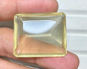 13 x 11 mm { 7.01 cts} 八角形エメラルドカット AAA ファイア
