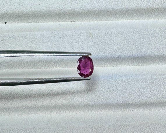 宝石ルース 高品質 タイ産 チャンタブリ 天然ルビー コランダムCorundum ルビー 1.072ct 指輪 プラチナ リング 中央宝石研究所鑑別書付き 1ct