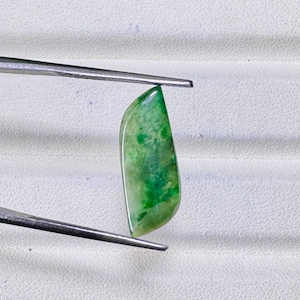 Natural Myanmar Jade Loose Gem Good quality , color, 3.10 Carats 1 piece for gift, ring, Green color Fancy shape 19x17x2.1MM Burma Jade