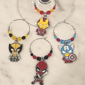 Superheld Comic-Buch Themed Wein Charms w / Beutel