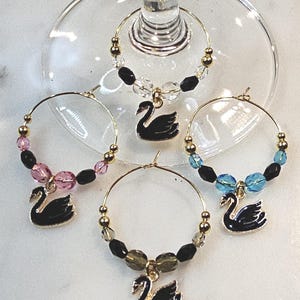 Black Swan Wein Charms mit Beutel Set von 4