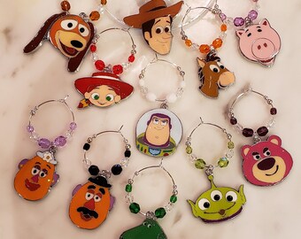 Juego de 11 amuletos de vino con temática de Toy Story y bolsa