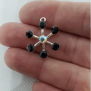 Schneeflocke mit Schwarzen Strass Anhängern Anhänger Silberton 4 Stk