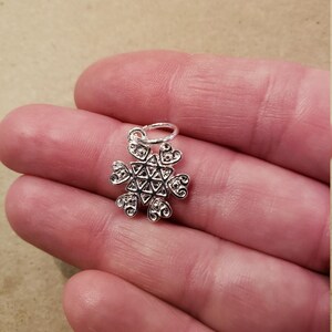 Schneeflocke Charms Fundstücke silberfarben 6stk