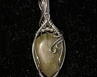 Wire wrapped unakite tear drop pendant