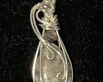 Tear drop Dalmatian jasper stone with agate accent bead
