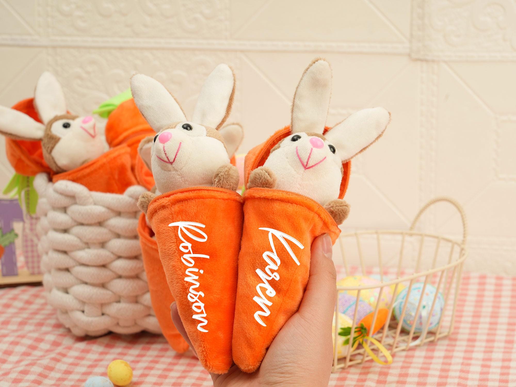 Peluche personnalisée Lapin de Pâques carotte : peluche réversible - France