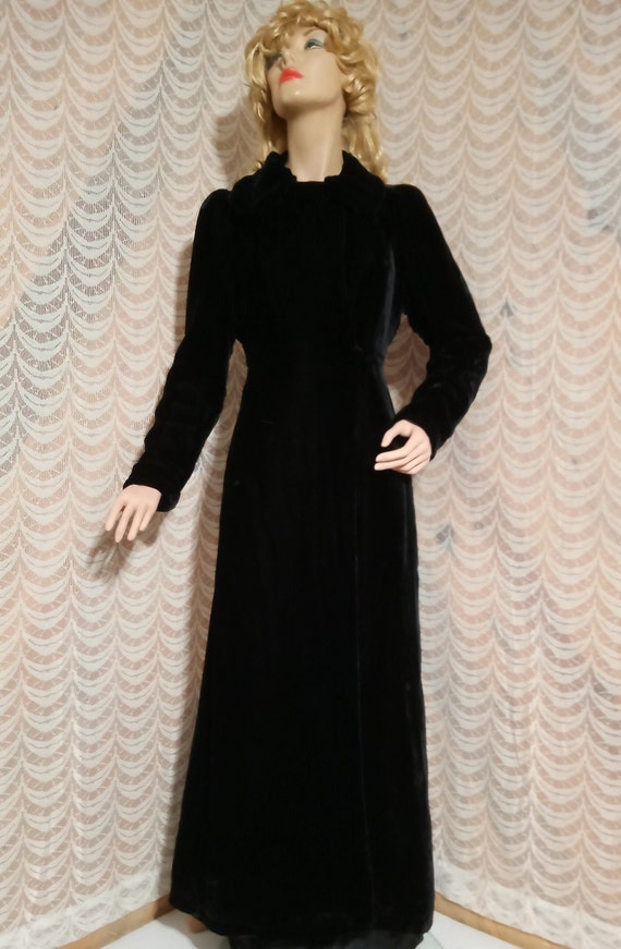 Vintage 1930s Womens Black Velvet Opera Coat with 
