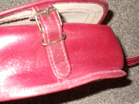 FREE Shipping-Vintage 1970's Burgundy Leather Saddle Bag Style Shoulder Strap with Raised Foil Rose Purse/Made in India View 6
