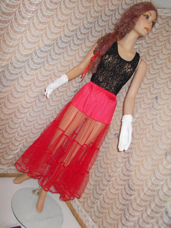 FREE Shipping-Vintage 1950s Womens Red Tiered Cri… - image 2