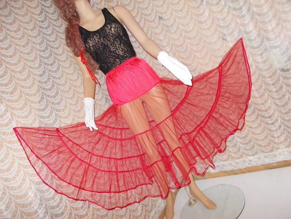 FREE Shipping-Vintage 1950s Womens Red Tiered Cri… - image 1