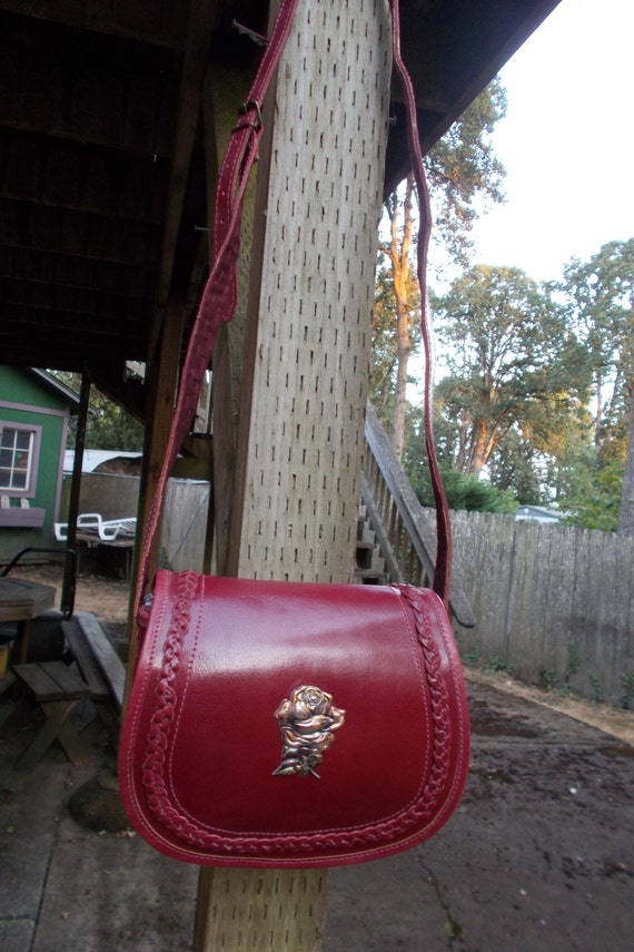 FREE Shipping-Vintage 1970's Burgundy Leather Saddle Bag Style Shoulder Strap with Raised Foil Rose Purse/Made in India View 2