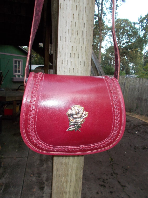 FREE Shipping-Vintage 1970's Burgundy Leather Saddle Bag Style Shoulder Strap with Raised Foil Rose Purse/Made in India
