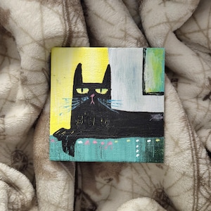 Mini toile magnétique chat noir | Peinture acrylique originale | Petite oeuvre d'art pour réfrigérateur | Décoration minimaliste | Cadeau pour les amoureux des chats.