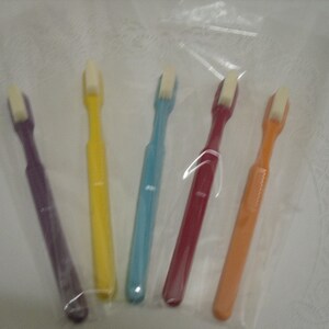 Half a dozen adult size chocolate toothbrushes image 3
