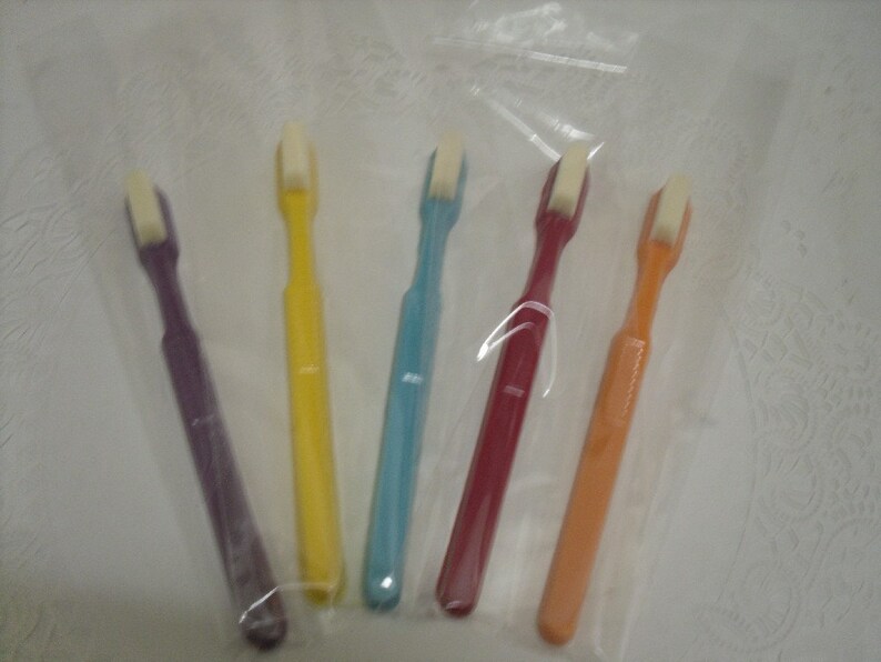 Half a dozen adult size chocolate toothbrushes image 3