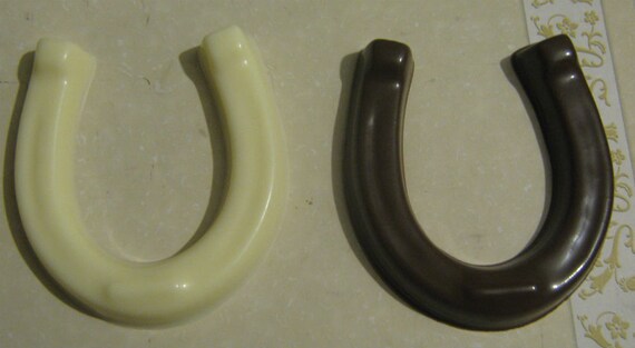 3 piece solid chocolate horseshoe centerpieces party favors