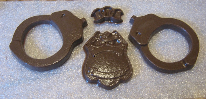 Chocolate handcuffs, chain, and police badge party favor image 1